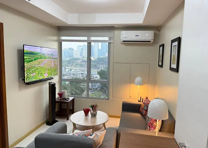 European Vibe 1br Great River View Free Pool Gym Internet Netflix Prime Hbo Max 3rd