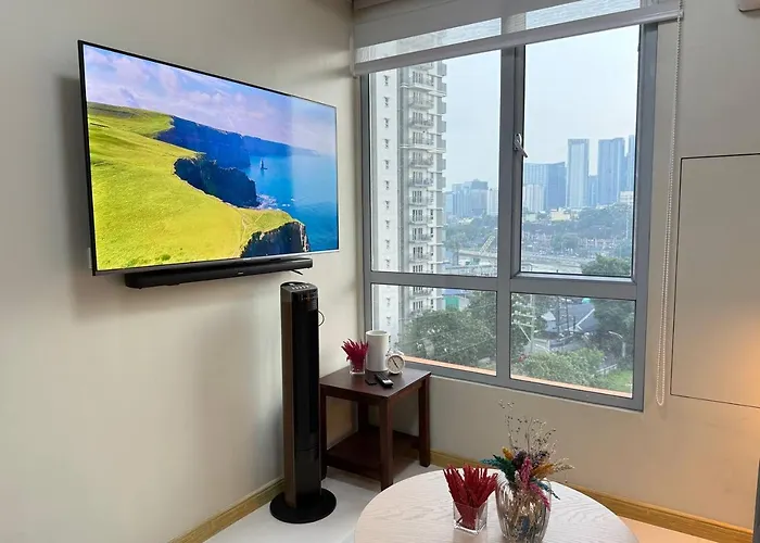 European Vibe 1br Great River View Free Pool Gym Internet Netflix Prime Hbo Max 3rd Apartment
