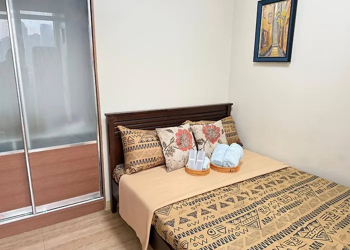 European Vibe 1br Great River View Free Pool Gym Internet Netflix Prime Hbo Max 3rd