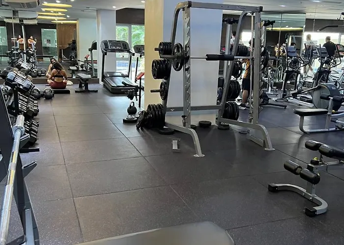 European Vibe 1br Great River View Free Pool Gym Internet Netflix Prime Hbo Max 3rd Apartment *