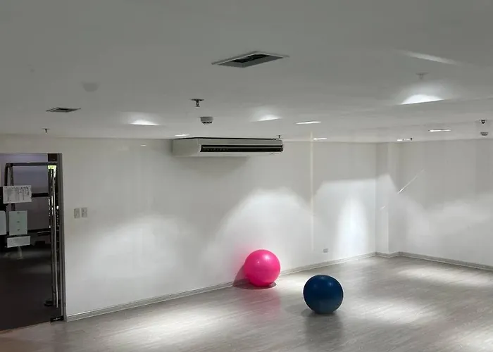 European Vibe 1br Great River View Free Pool Gym Internet Netflix Prime Hbo Max 3rd *