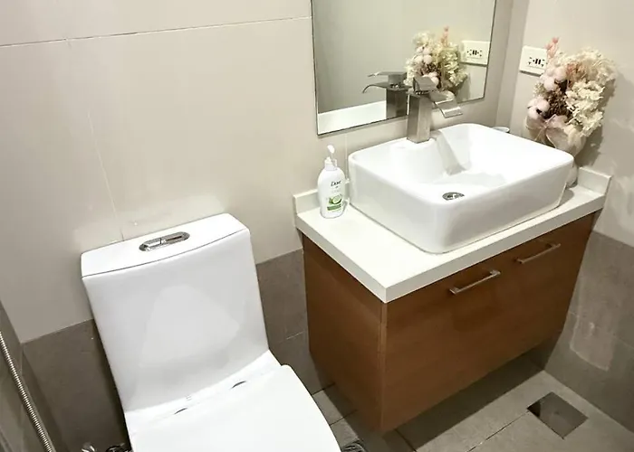 European Vibe 1br Great River View Free Pool Gym Internet Netflix Prime Hbo Max 3rd Apartment *